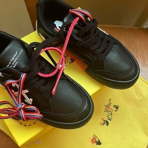 I’m selling these shoes that were ordered for my son but too little.
